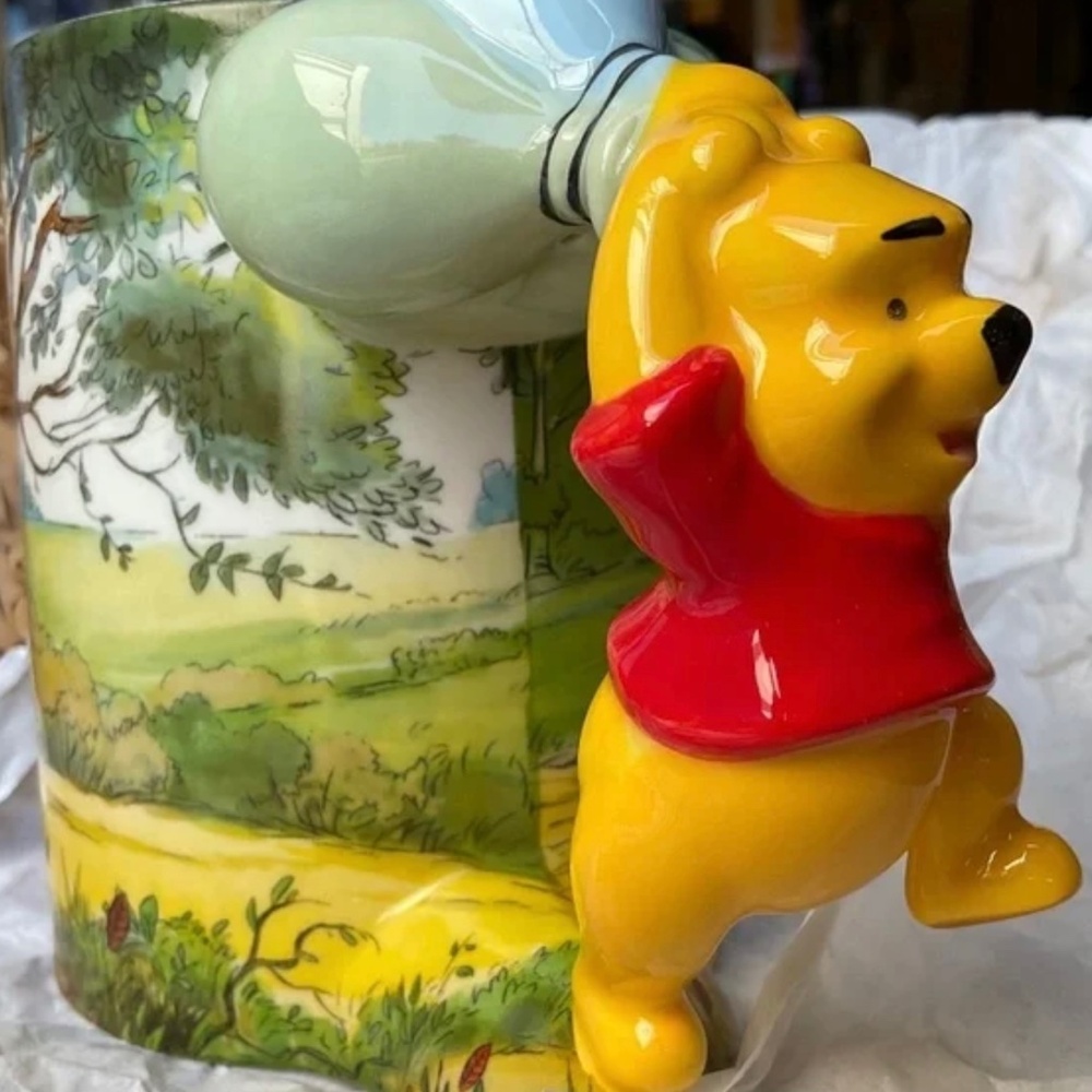 DISNEY PARKS WINNIE THE POOH MUG NWT